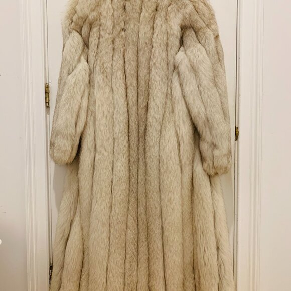 SAGA FOX NORWEGIAN FOX FUR COAT WOMANS Size Medium - Picture 16 of 16
